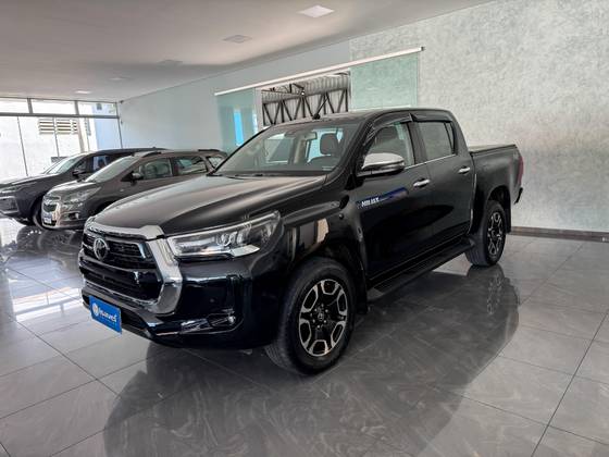 TOYOTA HILUX 2.8 D-4D TURBO DIESEL CD SRX 4X4 AUTOMÁTICO